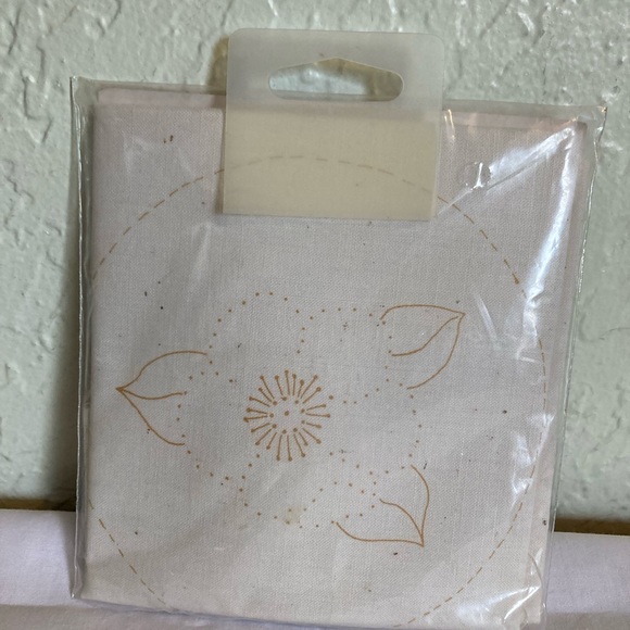 Cathy Needlecraft Rose 4”x4” Candlewicking Kit #7854 Sachet Pillow Potpourri - Picture 3 of 4